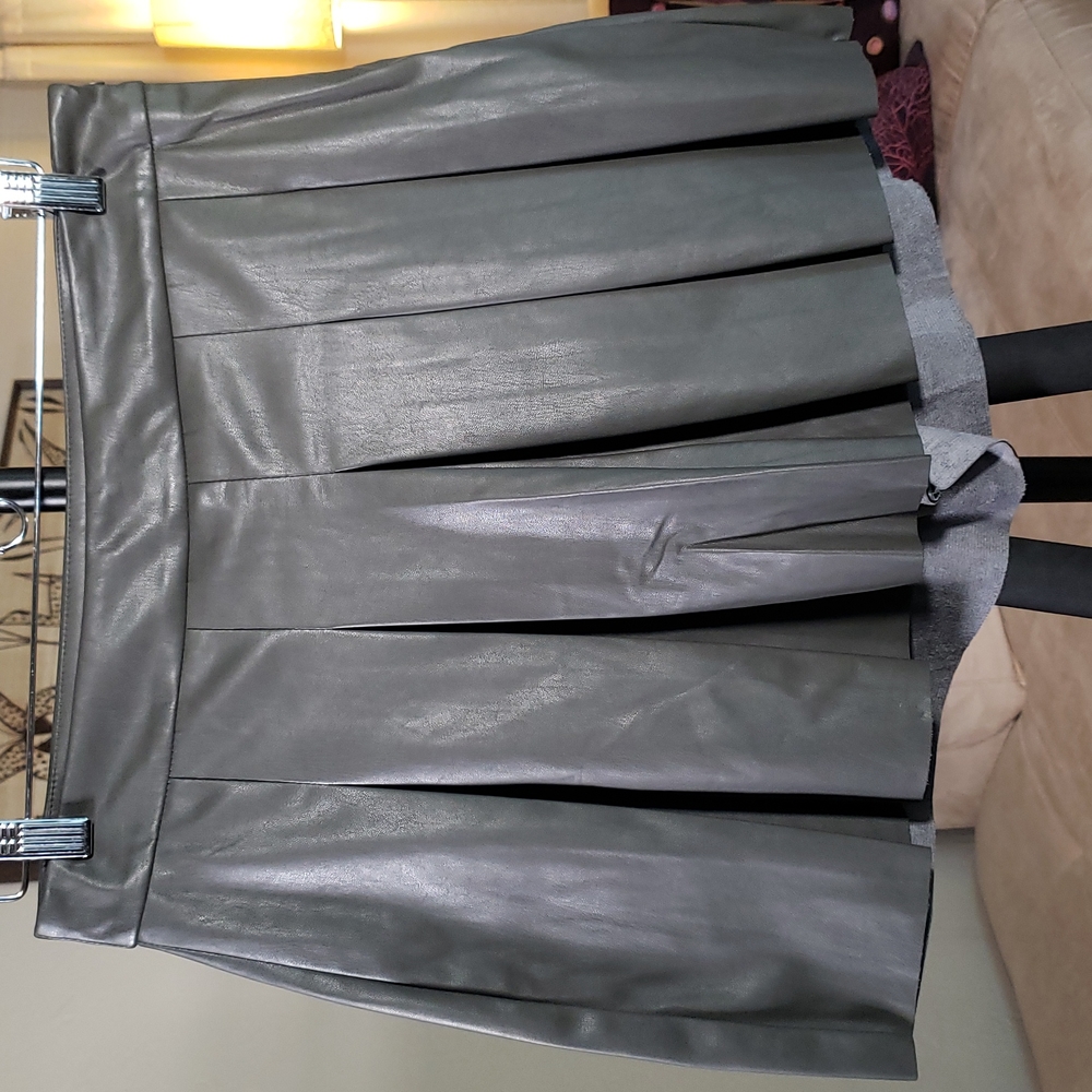 Shinestar gray vegan leather skort